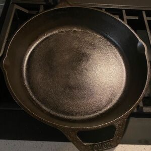 Lodge 10" Cast Iron Skillet - Black